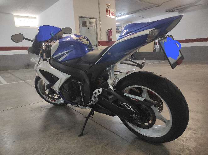 Suzuki GSXR 750