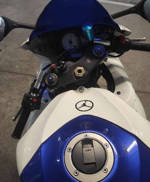Suzuki GSXR 750